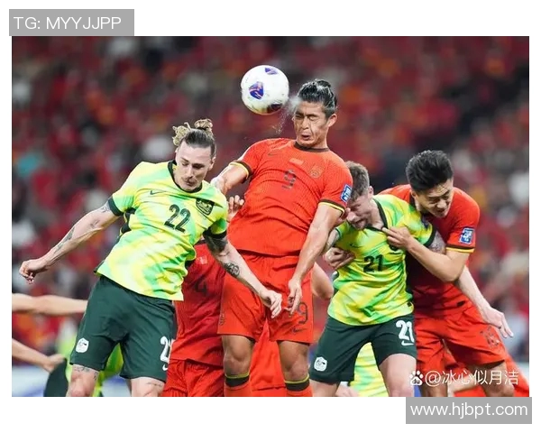 足球明星在比赛中被热情球迷抱走引发热议现场气氛火爆令人感动